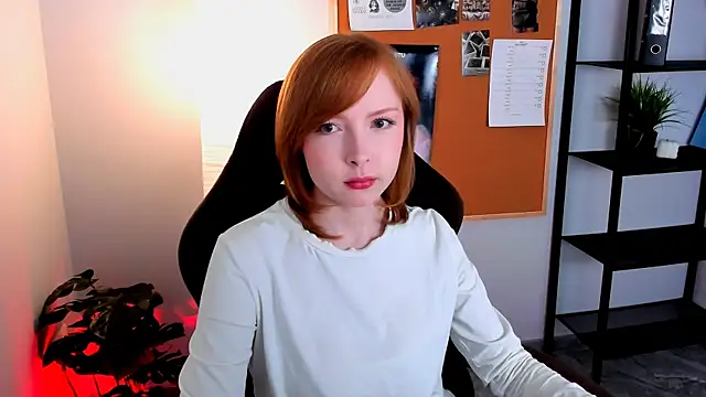 Snapshot of CherryCrushLove chatting on 05-16-26, 05:39 CherryCrushLove online show from 05-16-26, 05:39