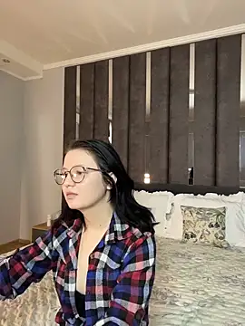 FlowyLily online show from 04-03-26, 01:34