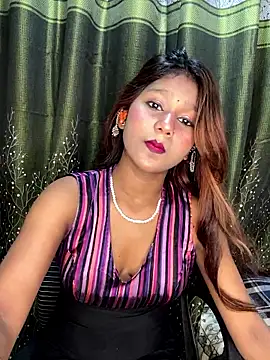 Snapshot of Cutiepie- chatting on 04-20-26, 04:19 Cutiepie- online show from 04-20-26, 04:19