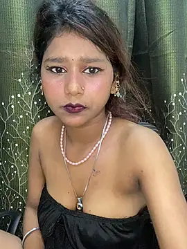 Snapshot of Cutiepie- chatting on 04-16-26, 10:01 Cutiepie- online show from 04-16-26, 10:01