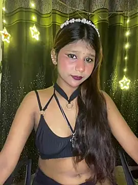Snapshot of Cutiepie- chatting on 05-26-26, 05:44 Cutiepie- online show from 05-26-26, 05:44