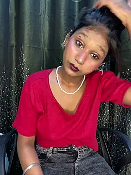 Snapshot of Cutiepie- chatting on 04-18-26, 05:59 Cutiepie- online show from 04-18-26, 05:59