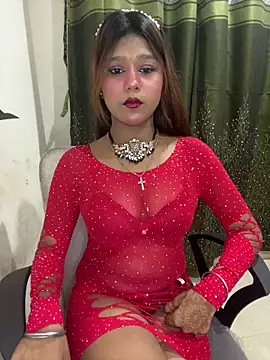 Snapshot of Cutiepie- chatting on 05-19-26, 05:42 Cutiepie- online show from 05-19-26, 05:42