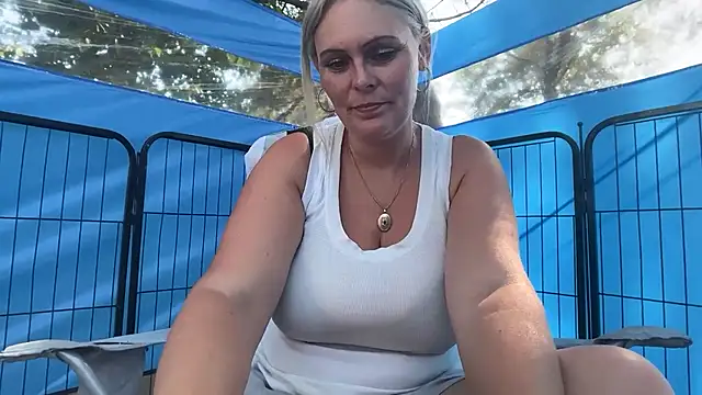 Snapshot of BustySwingingSlut chatting on 07-13-26, 03:44 BustySwingingSlut online show from 07-13-26, 03:44
