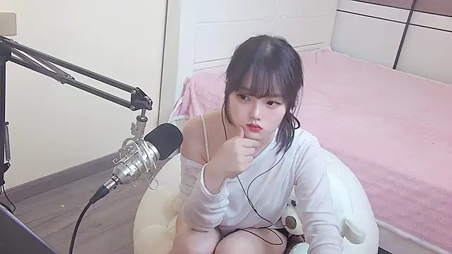 Snapshot of NINI531 chatting on 04-14-26, 11:37 NINI531 online show from 04-14-26, 11:37
