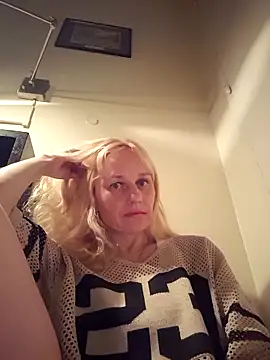 Snapshot of RinaSunX chatting on 04-02-26, 01:24 RinaSunX online show from 04-02-26, 01:24