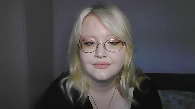 Snapshot of Elayne_Sweet chatting on 04-28-26, 06:07 Elayne Sweet online show from 04-28-26, 06:07