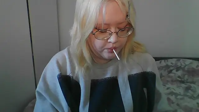 Snapshot of Elayne_Sweet chatting on 04-18-26, 08:05 Elayne Sweet online show from 04-18-26, 08:05