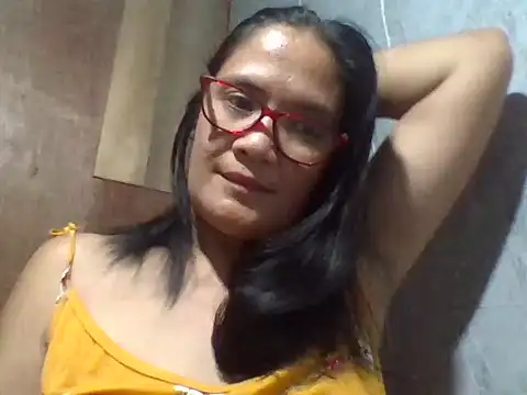 Snapshot of PinayZaira chatting on 05-23-26, 10:14 PinayZaira online show from 05-23-26, 10:14
