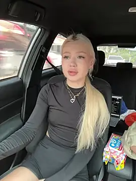 Snapshot of Kiss_Auroraa chatting on 04-08-26, 04:03 Kiss Auroraa online show from 04-08-26, 04:03