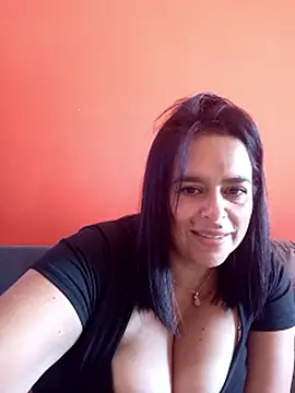 Snapshot of lucianamorocha chatting on 06-11-26, 04:37 lucianamorocha online show from 06-11-26, 04:37