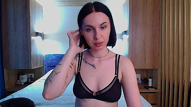 Snapshot of Sour_Berry_ chatting on 05-17-26, 02:50 Sour Berry online show from 05-17-26, 02:50