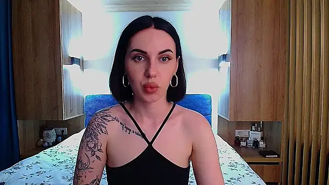 Snapshot of Sour_Berry_ chatting on 05-23-26, 04:17 Sour Berry online show from 05-23-26, 04:17