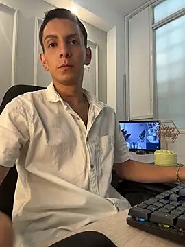 Snapshot of Liam_Fiire chatting on 07-04-26, 02:32 Liam Fiire online show from 07-04-26, 02:32