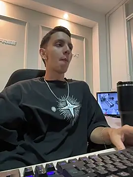 Snapshot of Liam_Fiire chatting on 07-18-26, 10:46 Liam Fiire online show from 07-18-26, 10:46