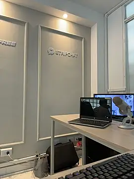 Snapshot of Liam_Fiire chatting on 07-12-26, 04:52 Liam Fiire online show from 07-12-26, 04:52