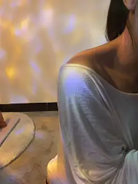 Snapshot of Xiaoyunduo1 chatting on 04-15-26, 04:18 Xiaoyunduo1 online show from 04-15-26, 04:18