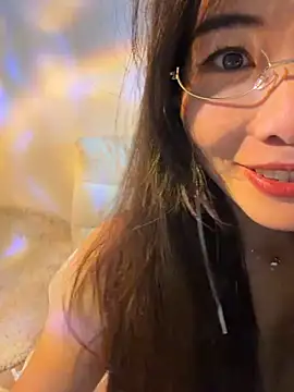 Snapshot of Xiaoyunduo1 chatting on 05-05-26, 06:49 Xiaoyunduo1 online show from 05-05-26, 06:49