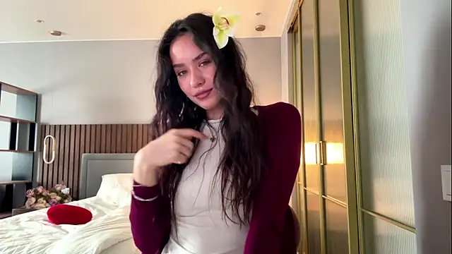 MinnaWatwood online show from 04-13-26, 06:06