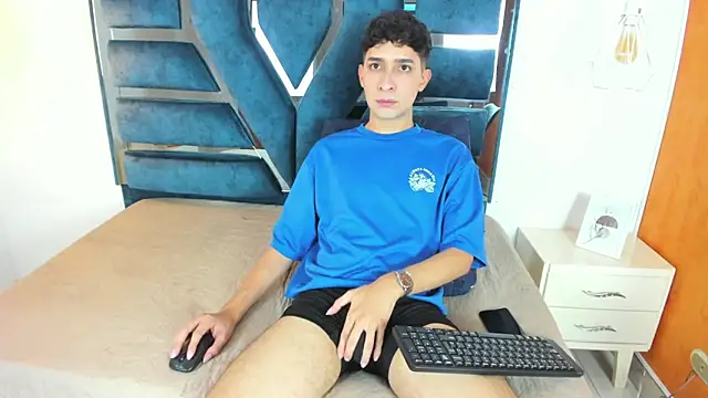 Snapshot of Alantaylorr_ chatting on 05-23-26, 03:33 Alantaylorr online show from 05-23-26, 03:33