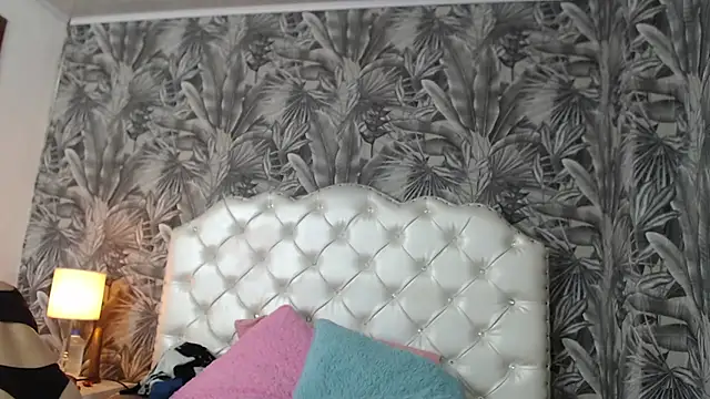 Snapshot of ViviJones chatting on 05-28-26, 07:20 ViviJones online show from 05-28-26, 07:20