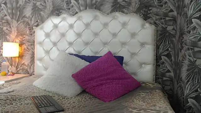 ViviJones online show from 06-12-26, 07:33
