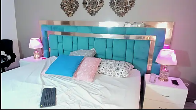 SarahLarsson online show from 05-28-26, 04:09