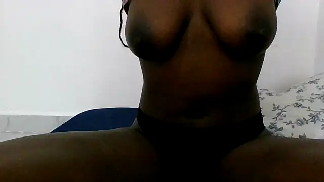 Snapshot of Thandiwe2003 chatting on 06-02-26, 05:07 Thandiwe2003 online show from 06-02-26, 05:07