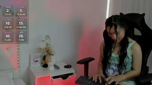 Snapshot of Honney_Bunny18 chatting on 04-18-26, 04:31 Honney Bunny18 online show from 04-18-26, 04:31