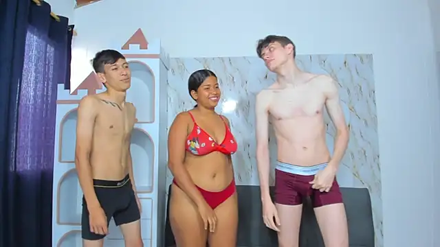 Snapshot of playhouse_couple chatting on 04-08-26, 02:51 playhouse couple online show from 04-08-26, 02:51