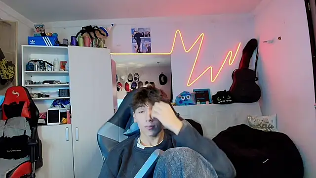 young liam online show from 04-01-26, 12:13