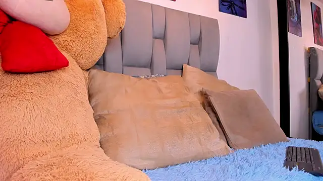 Snapshot of BLACKANDWHITE_03 chatting on 04-09-26, 06:30 BLACKANDWHITE 03 online show from 04-09-26, 06:30