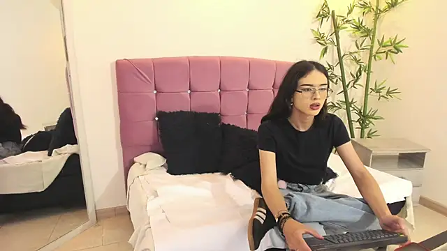 Snapshot of Kvs_Kael chatting on 05-08-26, 03:10 Kvs Kael online show from 05-08-26, 03:10