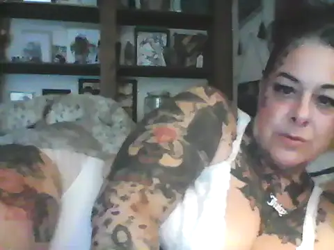 Snapshot of Kitty_bang chatting on 04-23-26, 08:32 Kitty bang online show from 04-23-26, 08:32