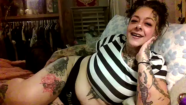 Snapshot of Kitty_bang chatting on 06-02-26, 05:18 Kitty bang online show from 06-02-26, 05:18