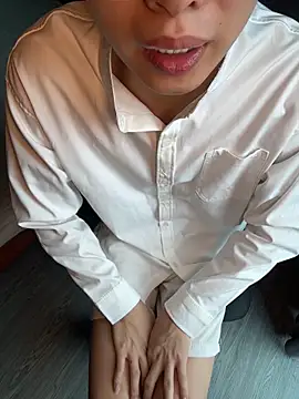 Snapshot of tuanhip chatting on 05-19-26, 03:57 tuanhip online show from 05-19-26, 03:57