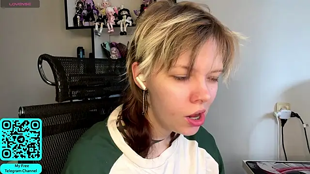 Snapshot of MadalynNosel chatting on 04-11-26, 07:05 MadalynNosel online show from 04-11-26, 07:05
