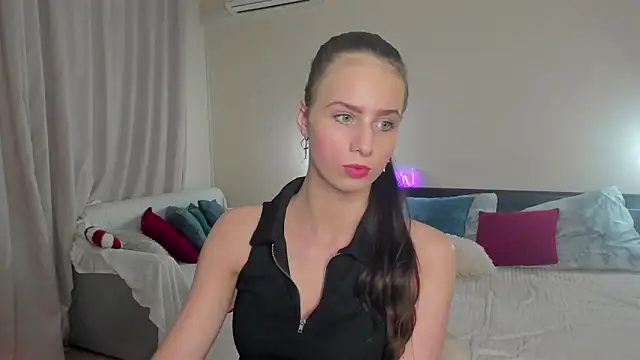 LoveBettie online show from 06-11-26, 03:20