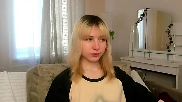 MiaKimiko online show from 05-16-26, 02:21