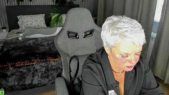 Snapshot of Linda_Zef1r chatting on 05-06-26, 01:31 Linda Zef1r online show from 05-06-26, 01:31