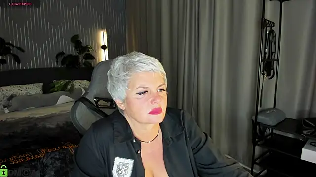Snapshot of Linda_Zef1r chatting on 05-12-26, 09:37 Linda Zef1r online show from 05-12-26, 09:37