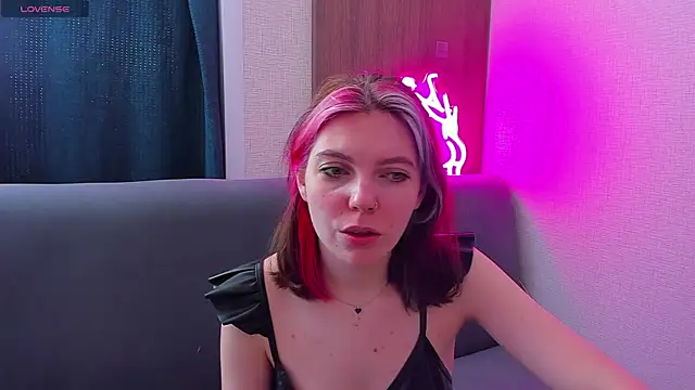 Snapshot of Marie_Reyess chatting on 04-04-26, 07:15 Marie Reyess online show from 04-04-26, 07:15