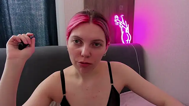 Snapshot of Marie_Reyess chatting on 04-22-26, 03:13 Marie Reyess online show from 04-22-26, 03:13