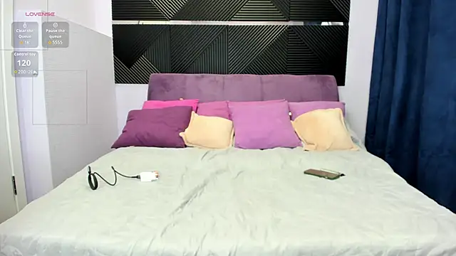 Snapshot of Nika_Vibe chatting on 05-03-26, 02:05 Nika Vibe online show from 05-03-26, 02:05