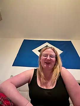 TruckerBabeLeenchen online show from 04-20-26, 03:46