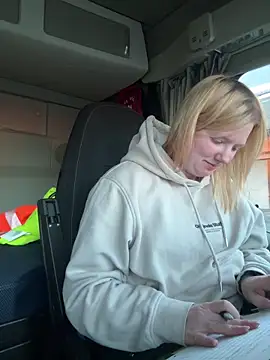 TruckerBabeLeenchen online show from 04-09-26, 04:47