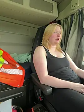 TruckerBabeLeenchen online show from 04-13-26, 09:35