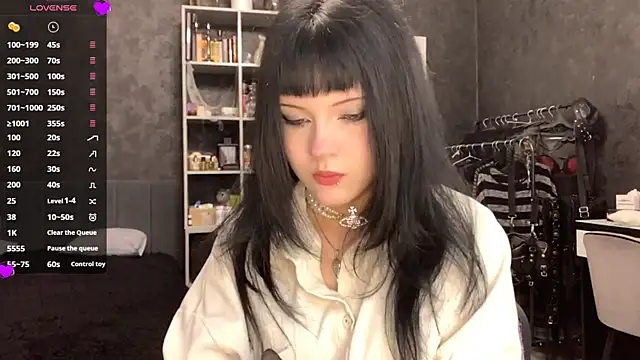 Snapshot of EmilyEmbears chatting on 06-01-26, 06:35 EmilyEmbears online show from 06-01-26, 06:35