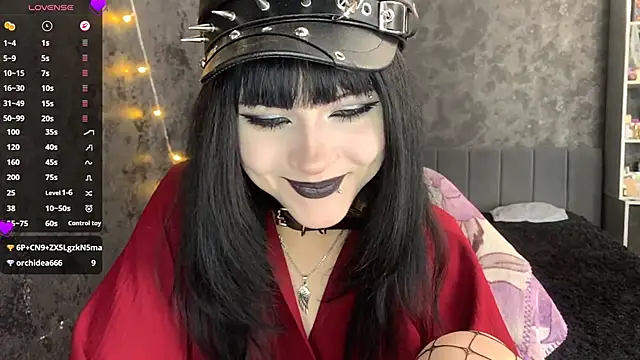 Snapshot of EmilyEmbears chatting on 06-15-26, 07:19 EmilyEmbears online show from 06-15-26, 07:19