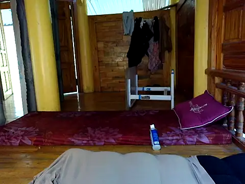 Mely2005 online show from 04-17-26, 12:57